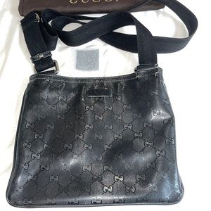 Authentic Gucci Imprime messenger bag